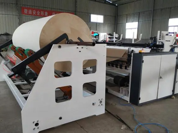 Máquina de enrolar papel higiênico